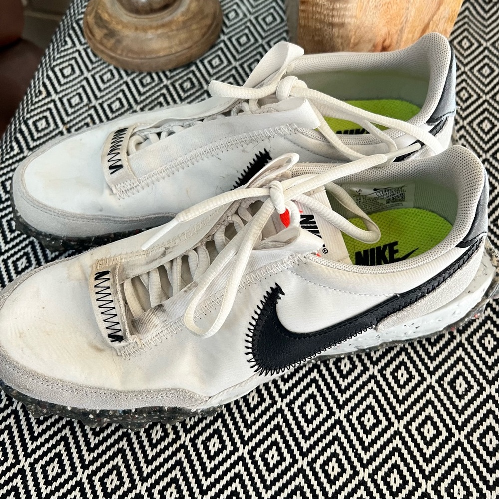 Nike wafle racer crater. White and Black Sneakers